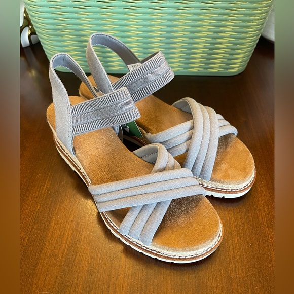 BOBS from Skechers Gray Woven Strap Sandals NWT - Picture 3 of 9